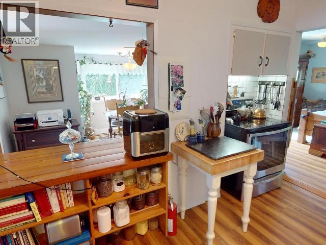 12328 Highway 101 Property Photo 9