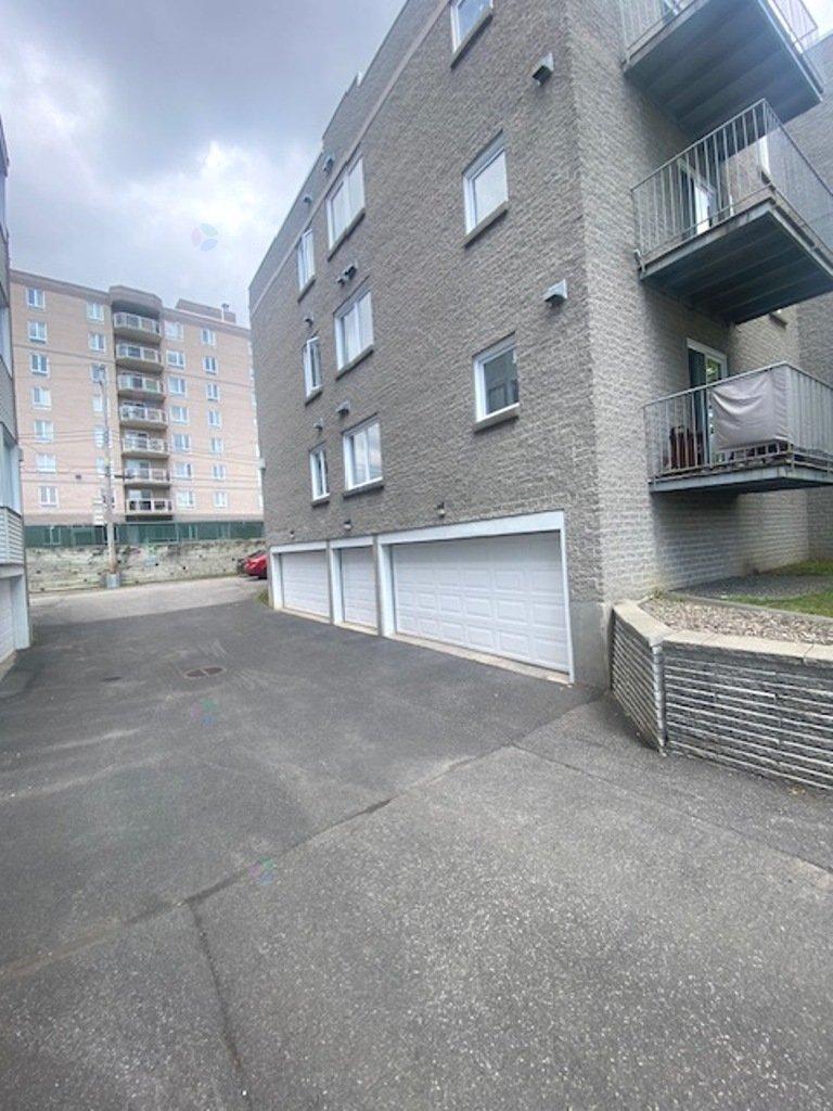 7081 Rue St-zotique E., #203 Property Photo 5