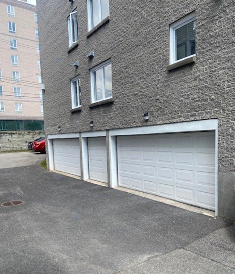 7081 Rue St-zotique E., #203 Property Photo 6