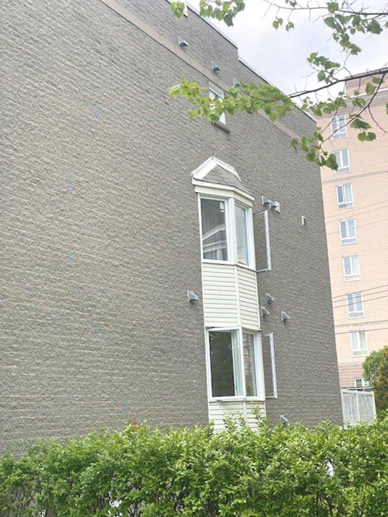 7081 Rue St-zotique E., #203 Property Photo 8