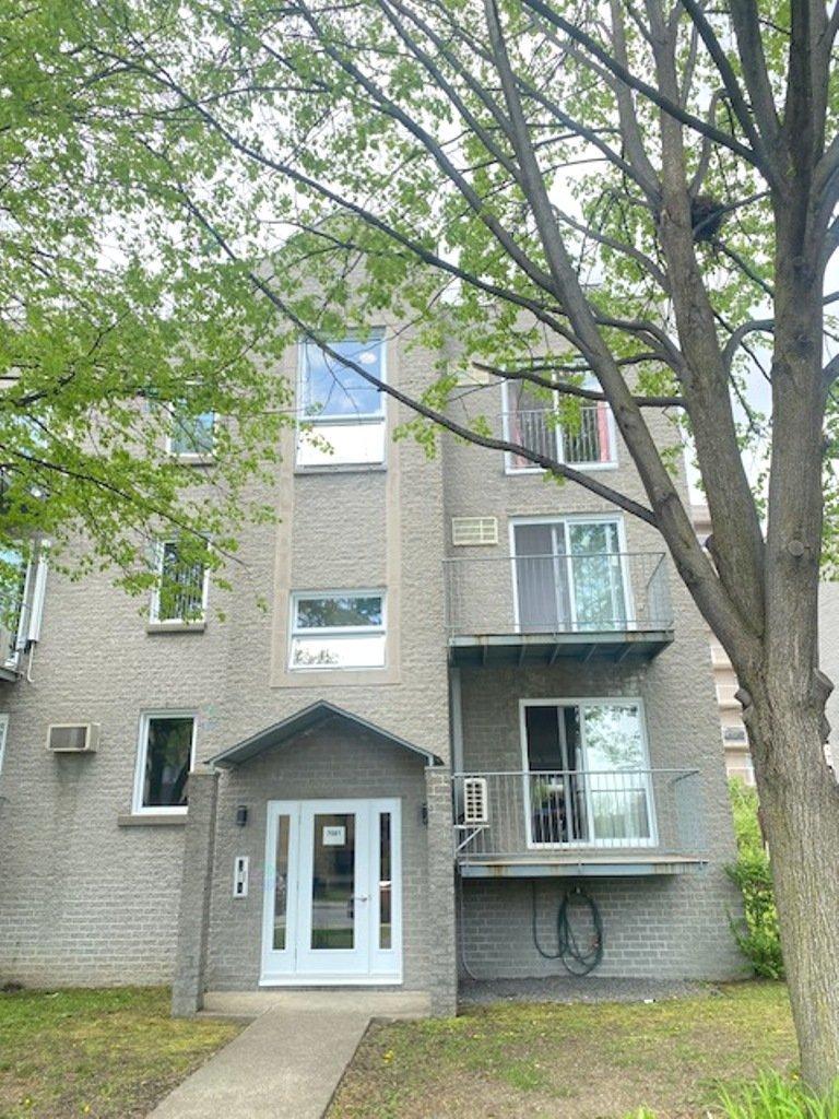 7081 Rue St-zotique E., #203 Property Photo 9