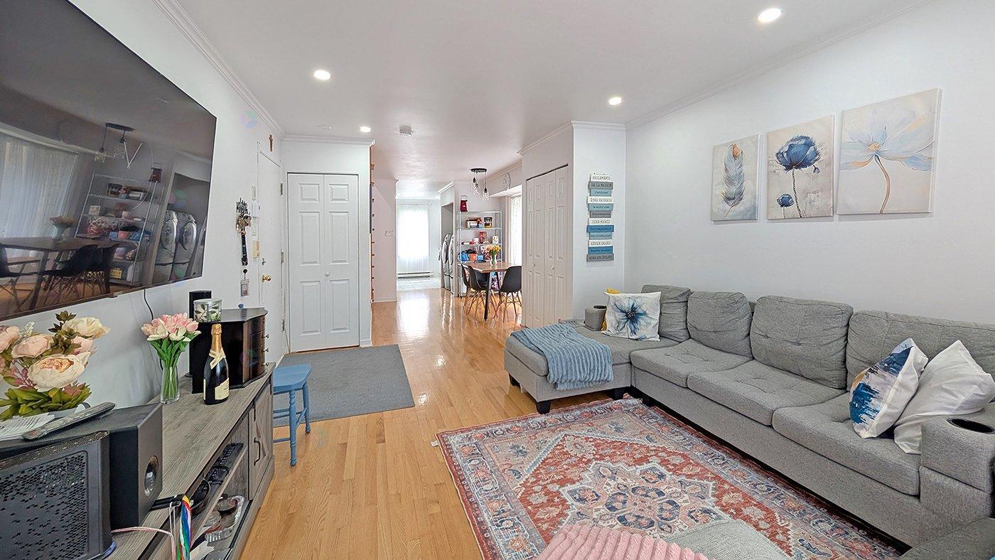 7081 Rue St-zotique E., #203 Property Photo 14