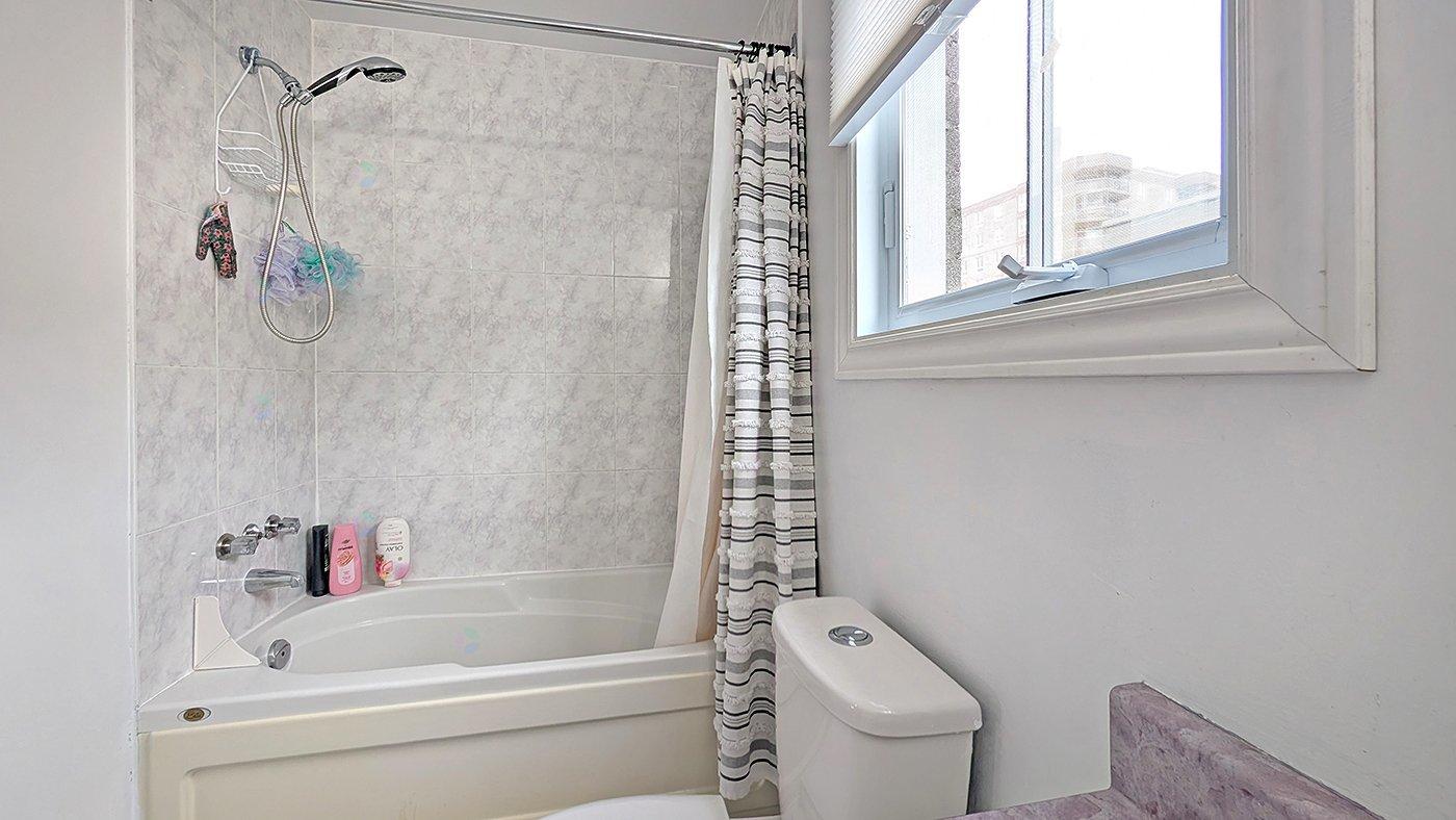 7081 Rue St-zotique E., #203 Property Photo 32