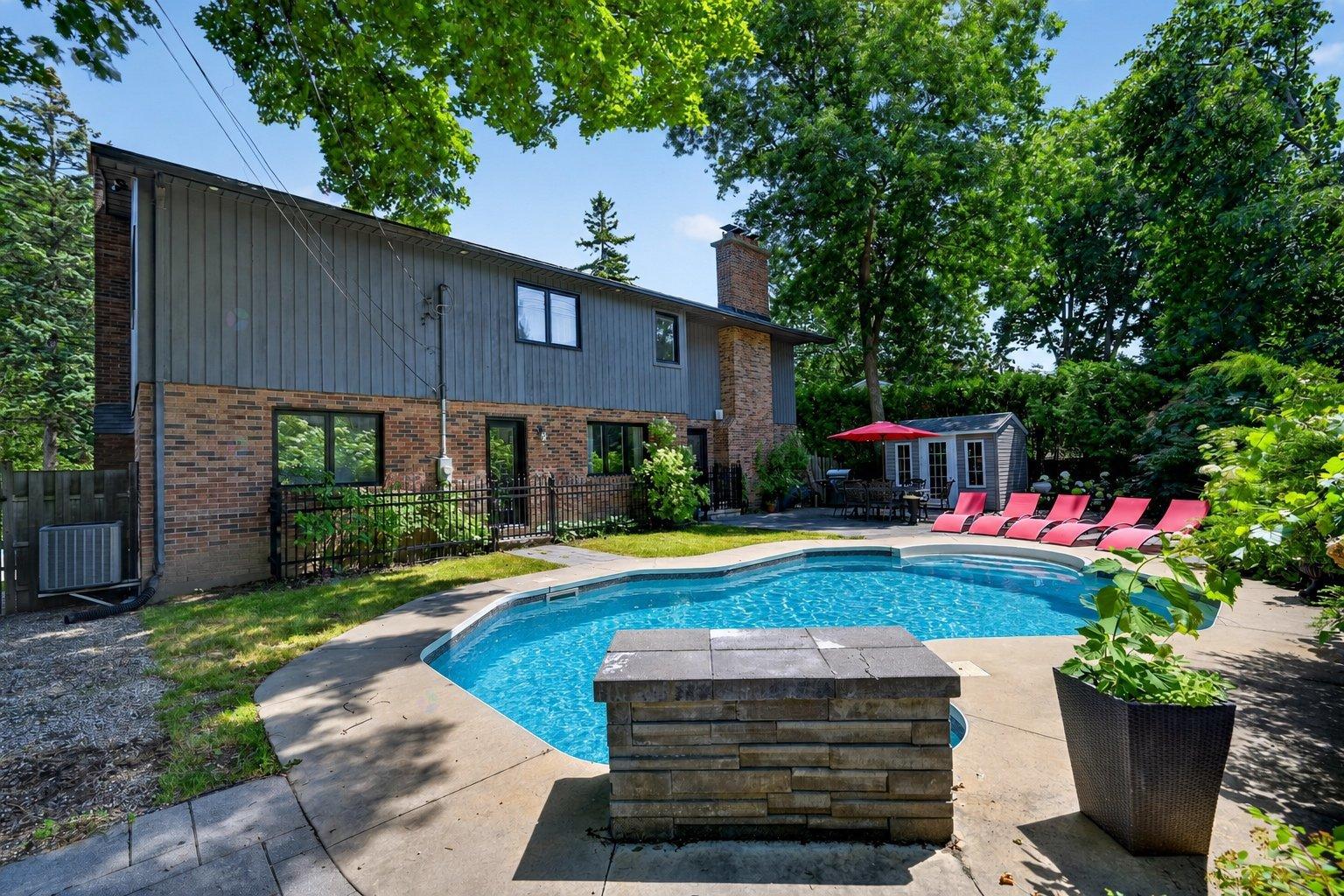 328 Rue Sherbrooke Property Photo 3