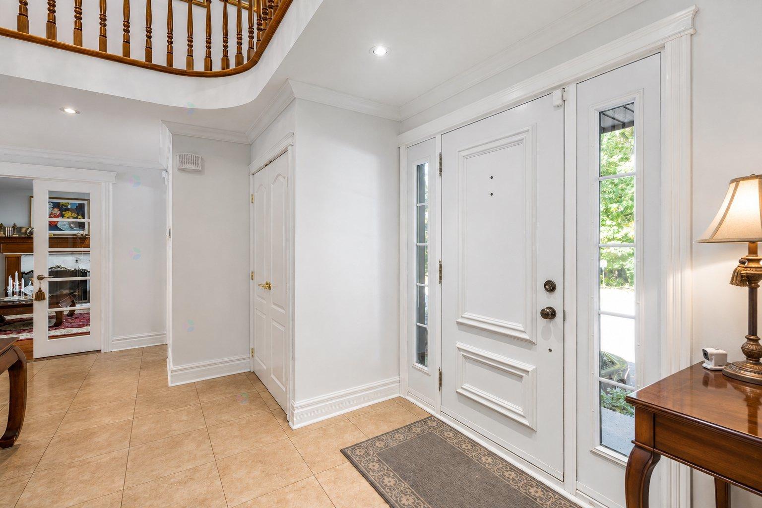 328 Rue Sherbrooke Property Photo 4