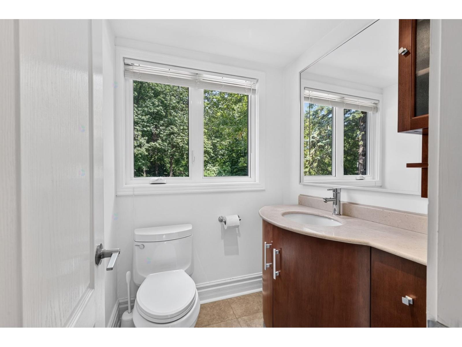 328 Rue Sherbrooke Property Photo 16