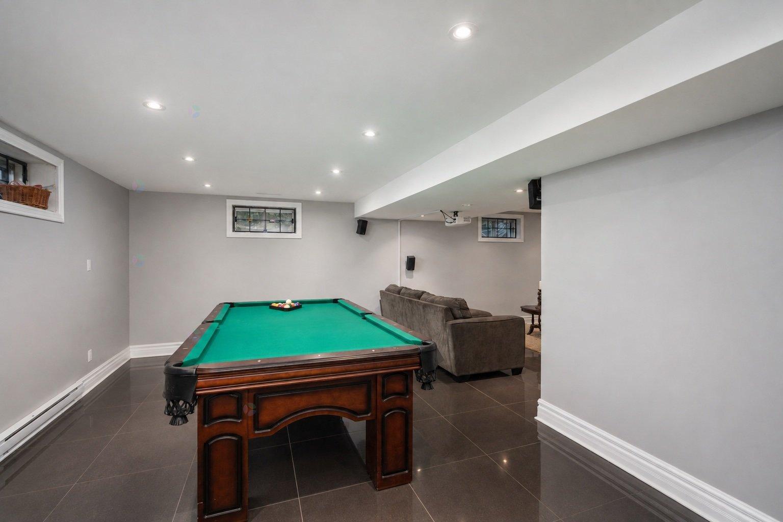 328 Rue Sherbrooke Property Photo 29