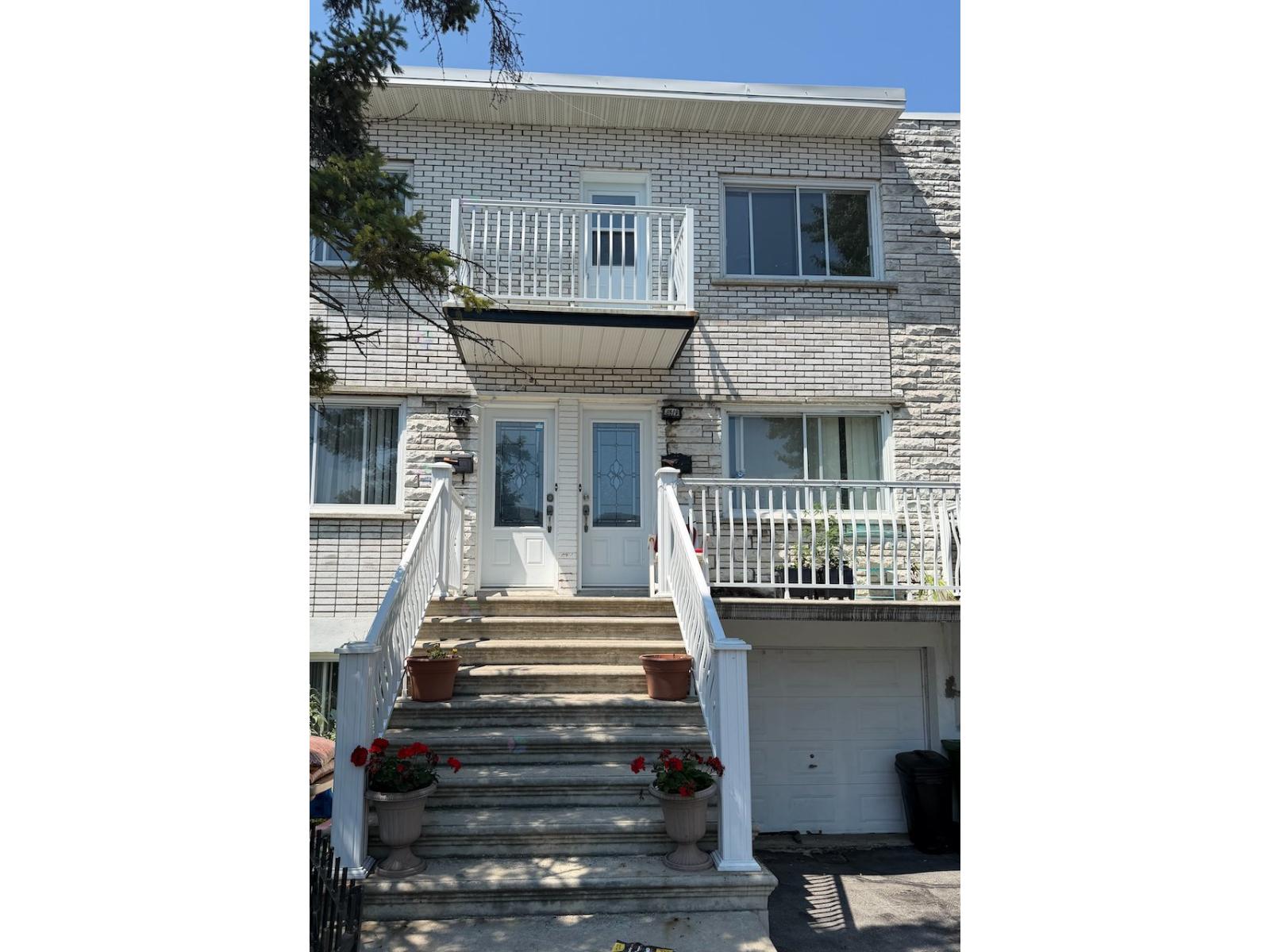 8619 Rue Hélène Property Photo 1