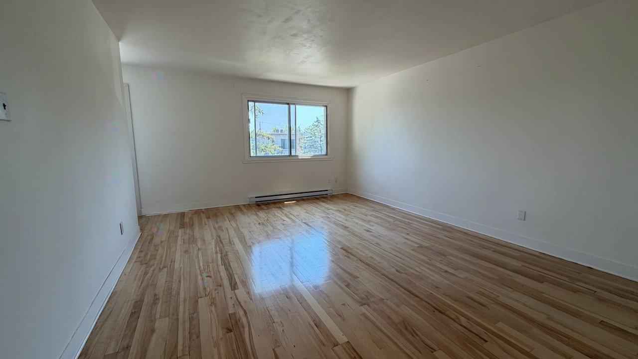 8619 Rue Hélène Property Photo 5
