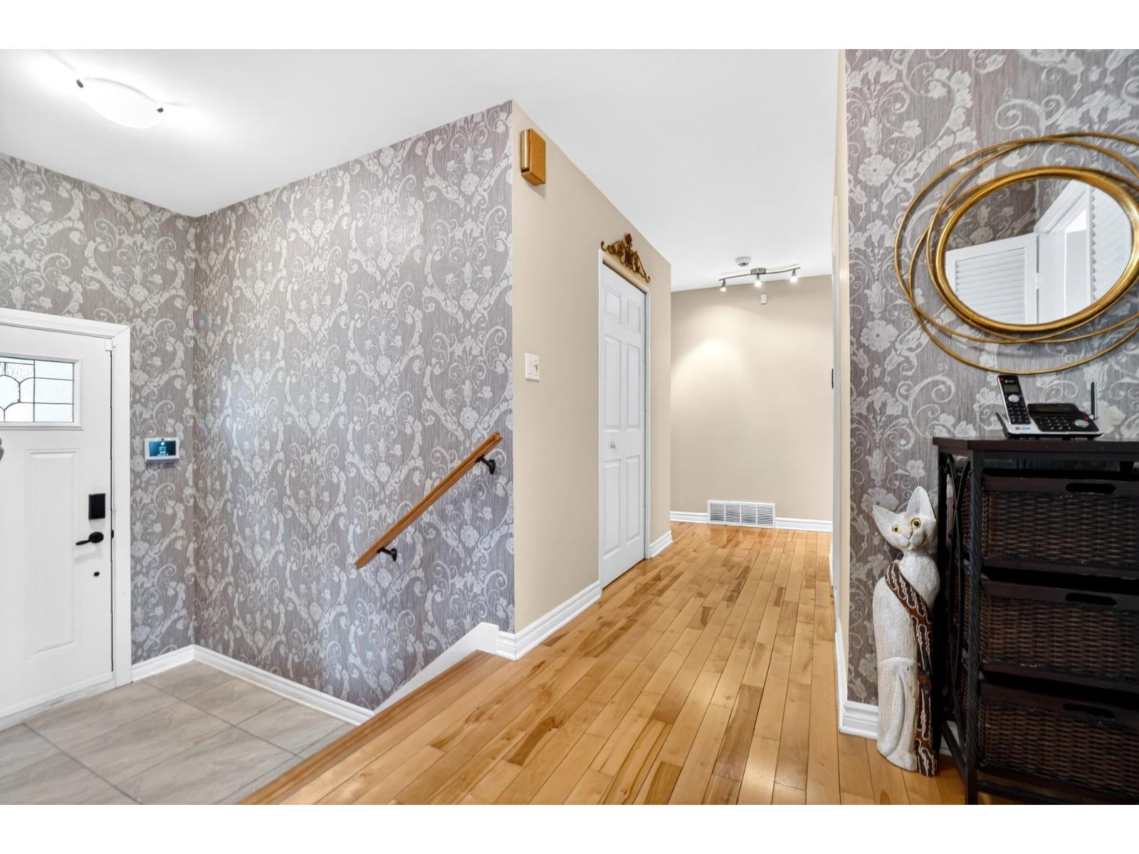 345 Rue Frontenac Property Photo 3