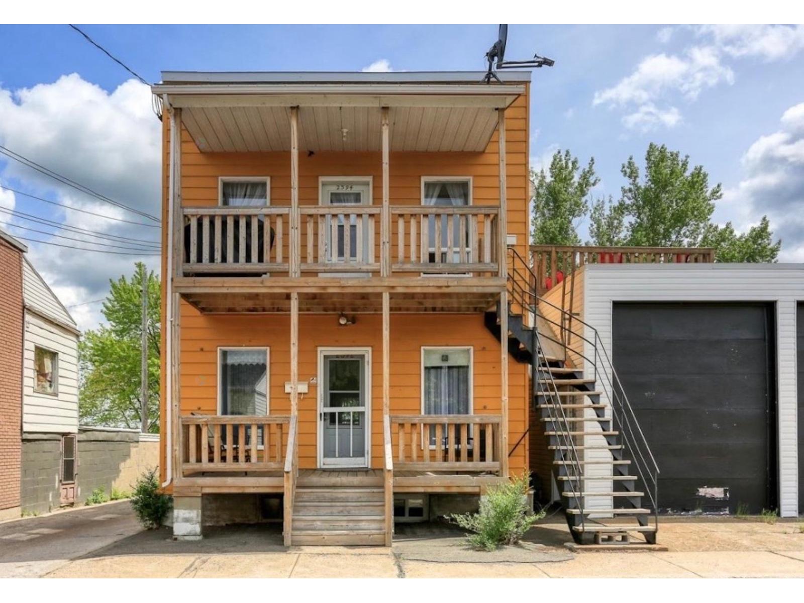 2392-2394 Av. Laval