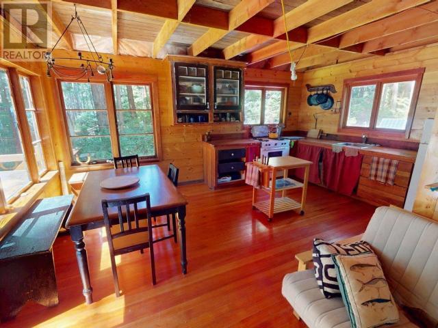 1297 Tennyson Rd Property Photo 4