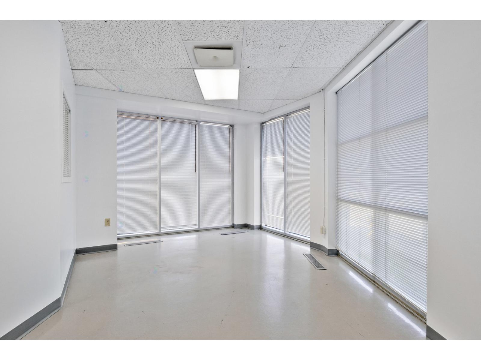 740 Rue Galt O., #010 Property Photo 7