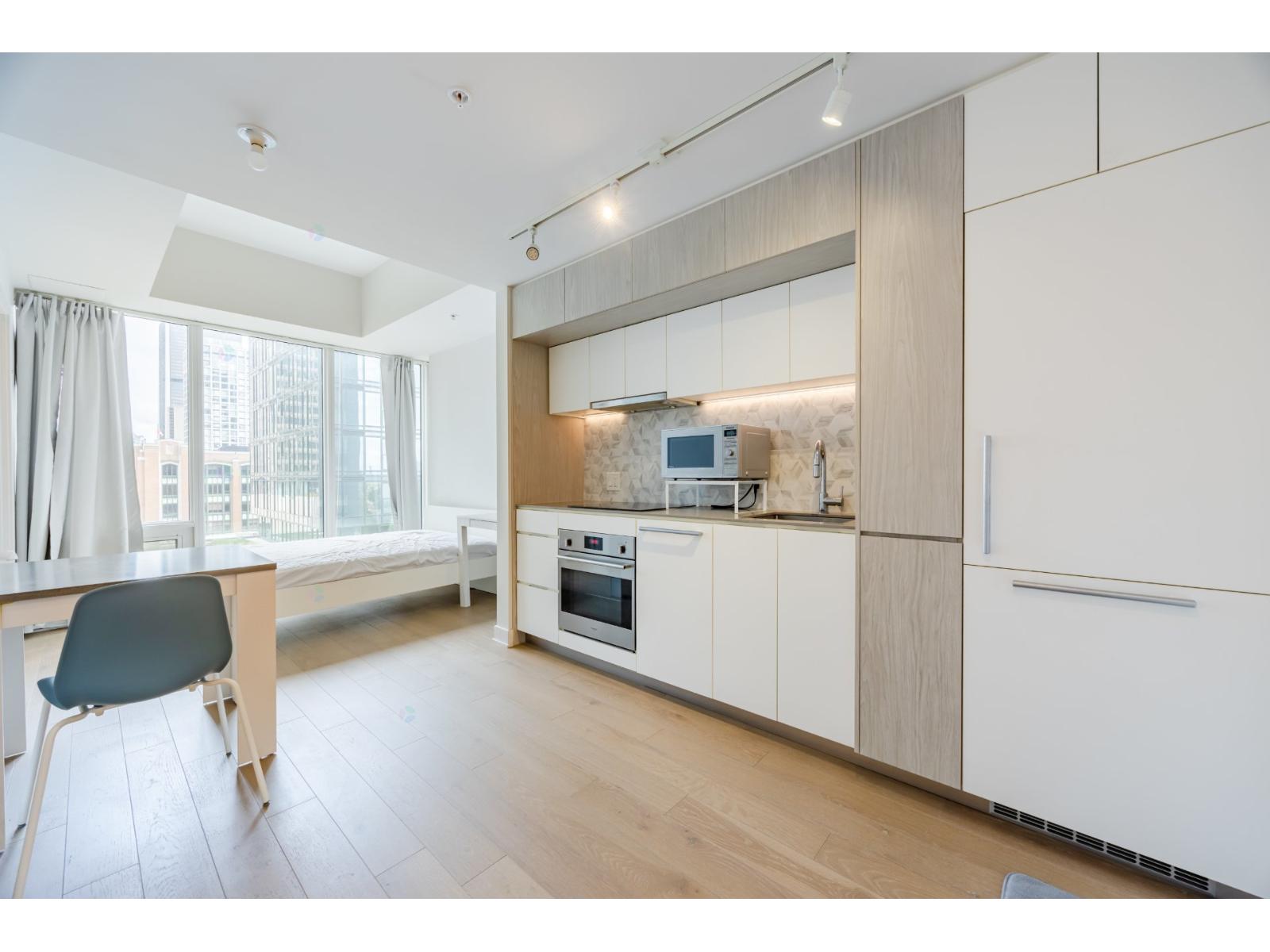 1188 Rue St-antoine O., #718 Property Photo 26