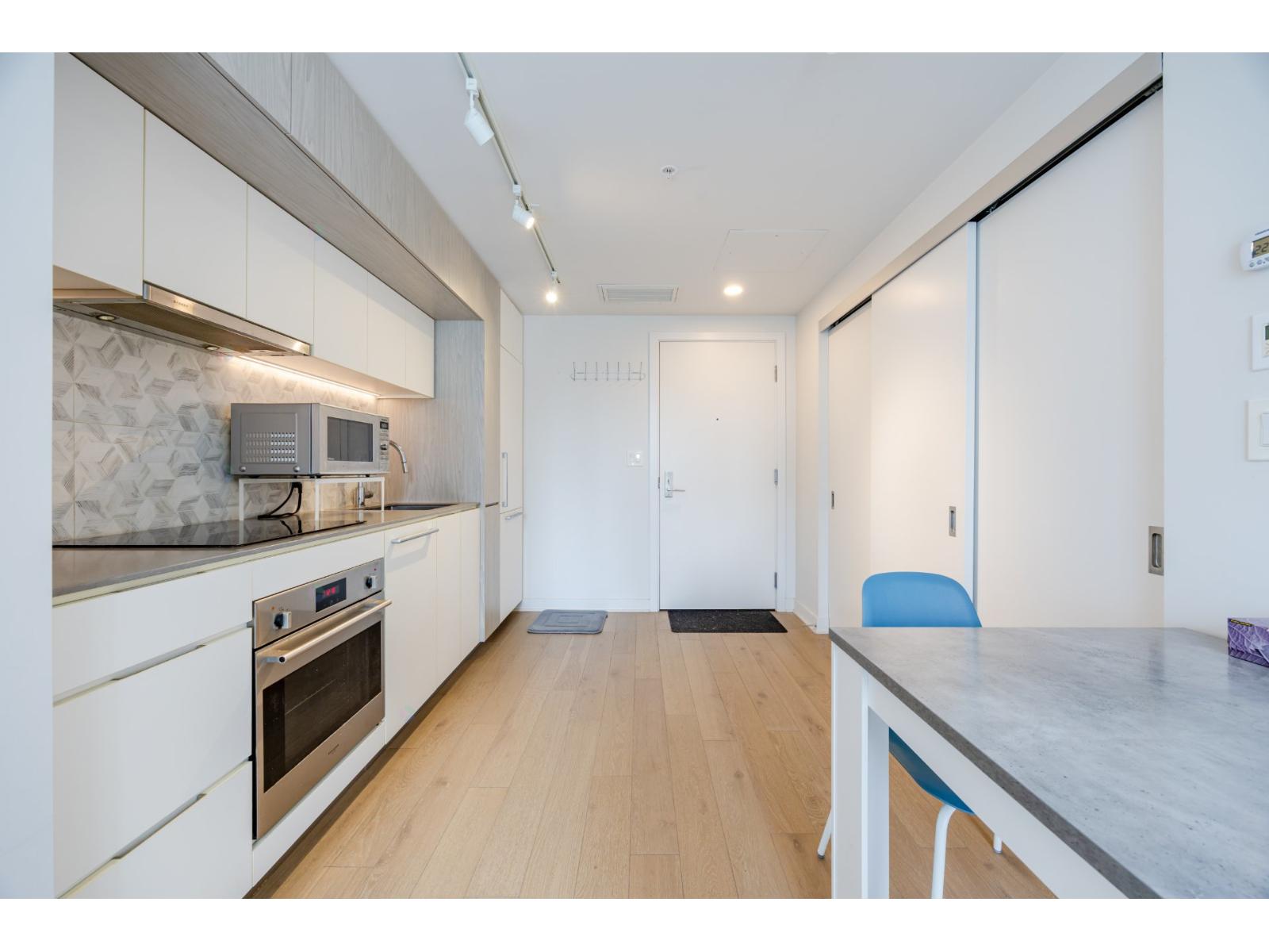 1188 Rue St-antoine O., #718 Property Photo 28