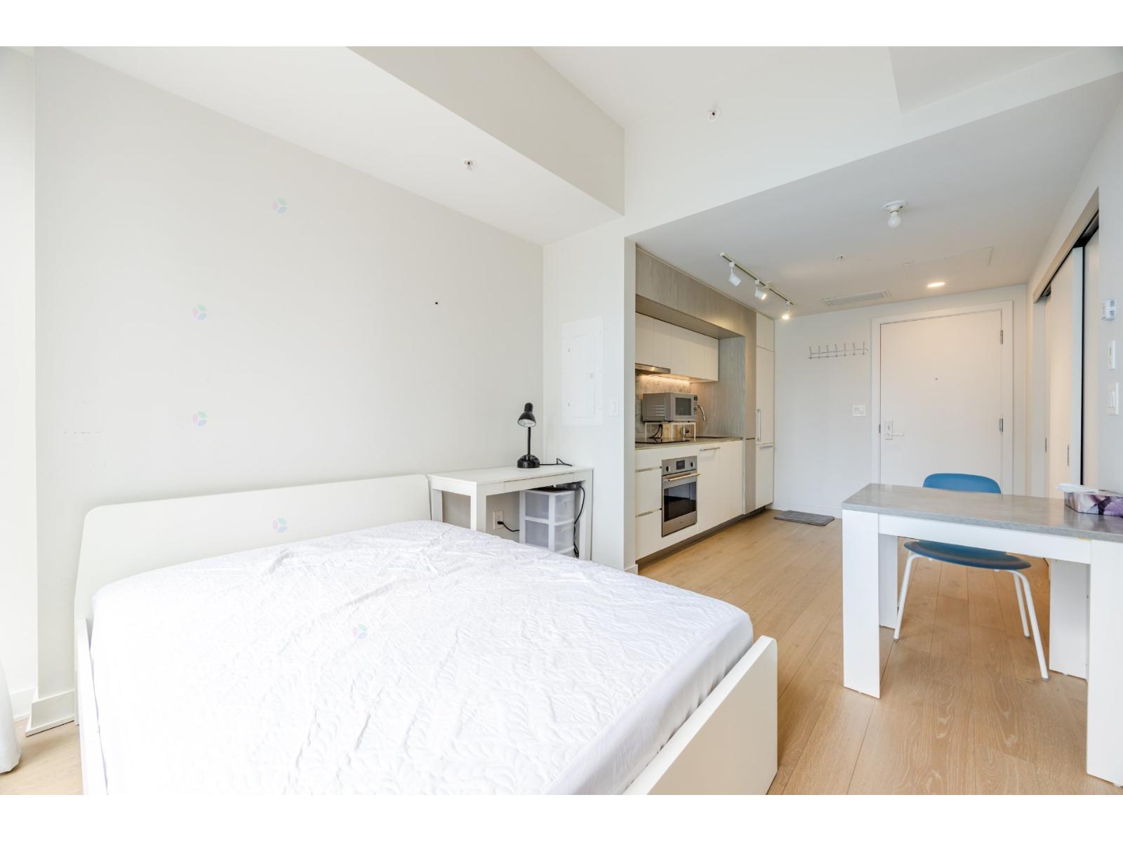 1188 Rue St-antoine O., #718 Property Photo 32