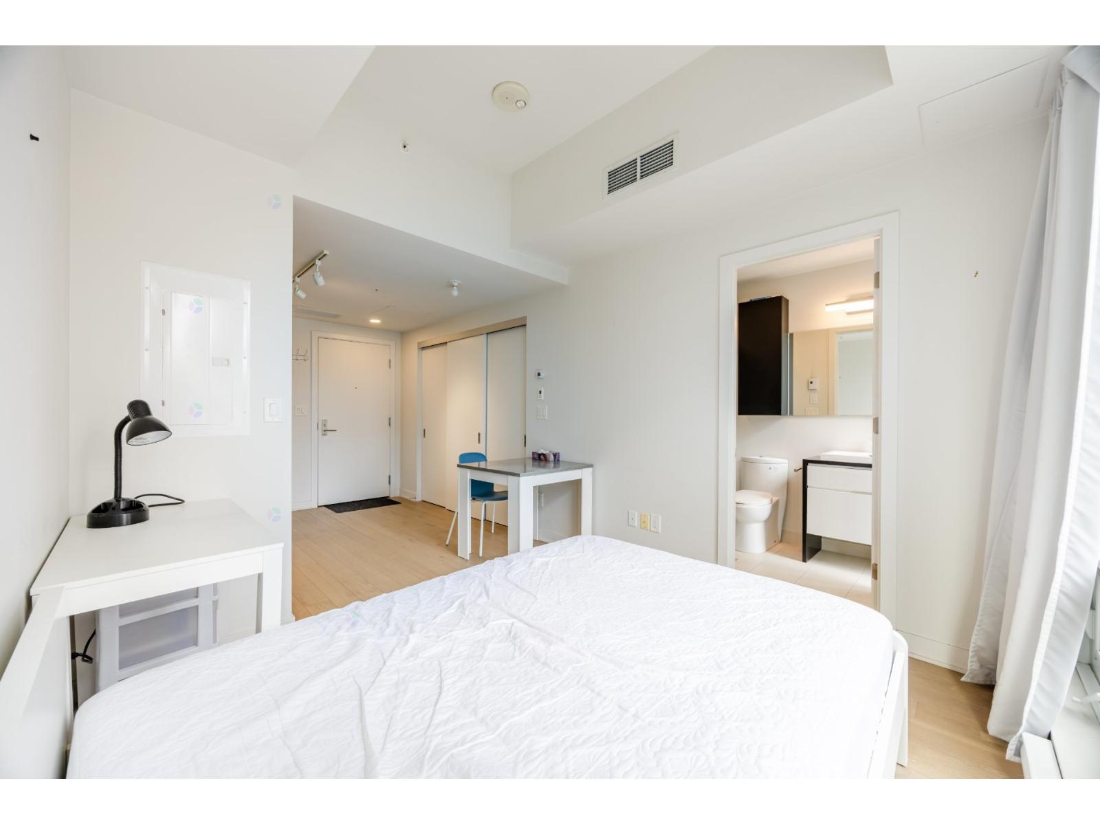 1188 Rue St-antoine O., #718 Property Photo 33
