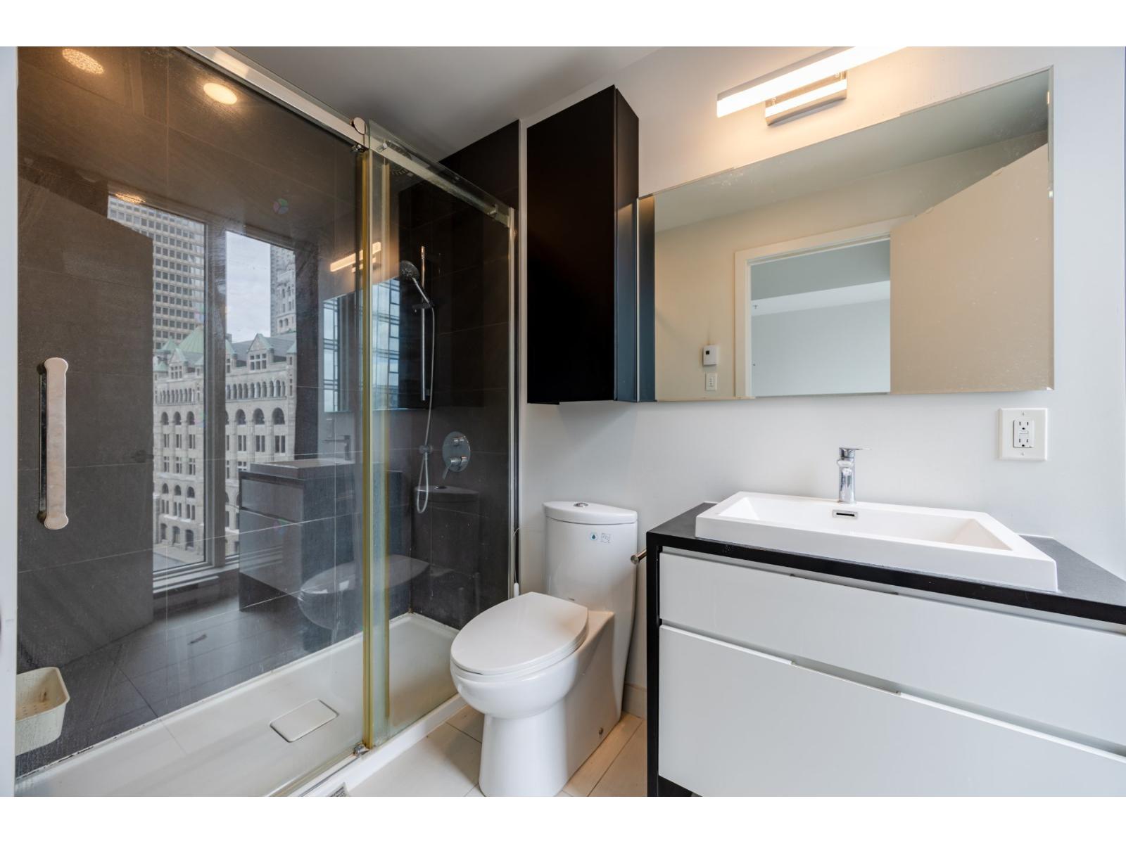 1188 Rue St-antoine O., #718 Property Photo 35