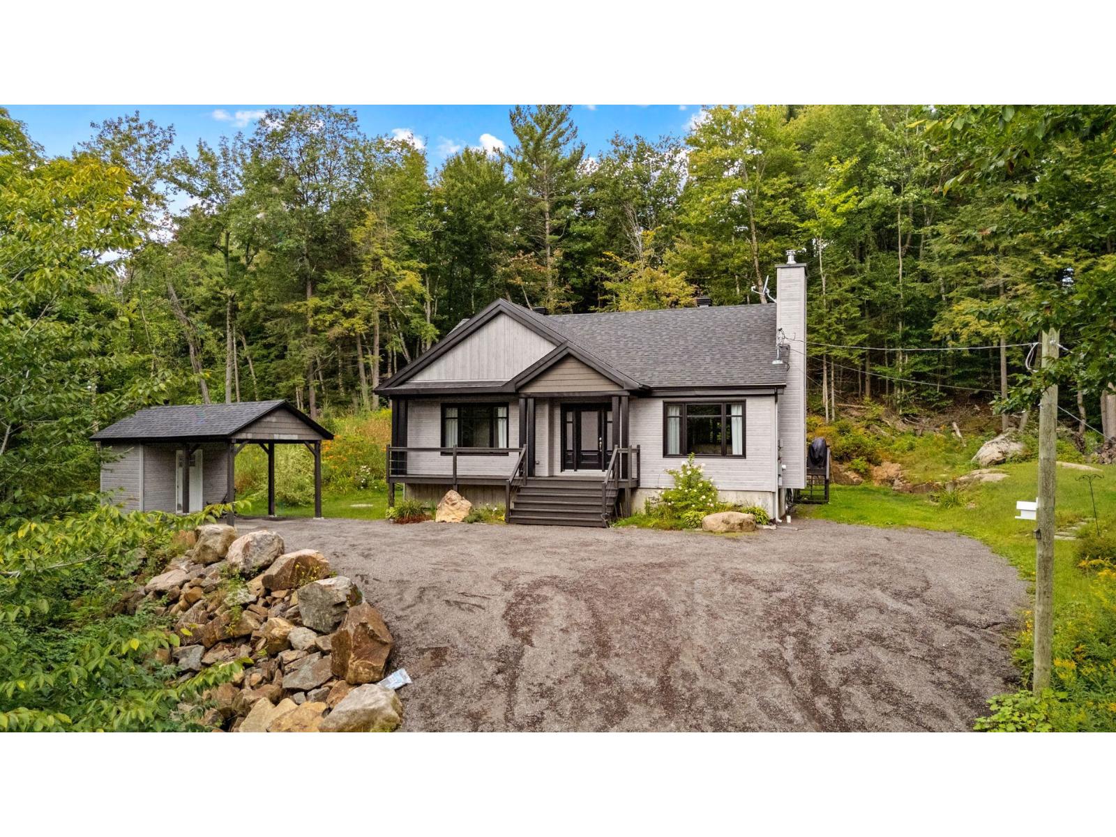 134z Ch. Paquin Property Photo 1