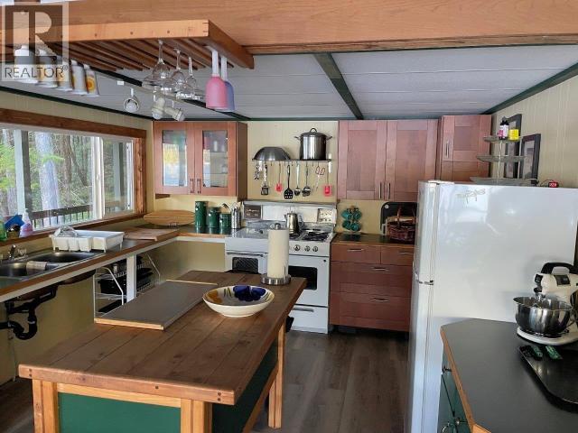 A-10640 Powell Lake Property Photo 12