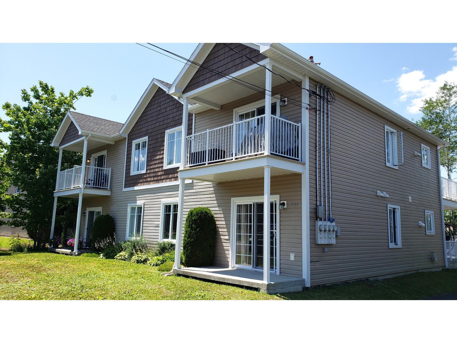 721-727 Rue Des Grands-vents Property Photo 3