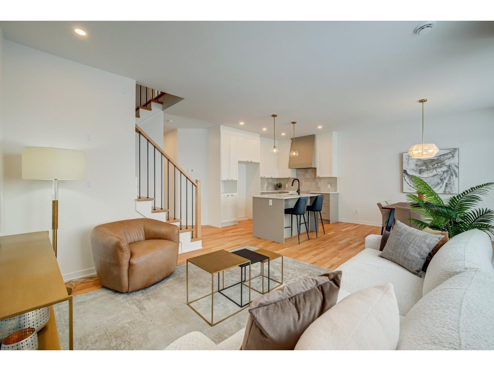 385 Rue Des Marguerites E. Property Photo 3