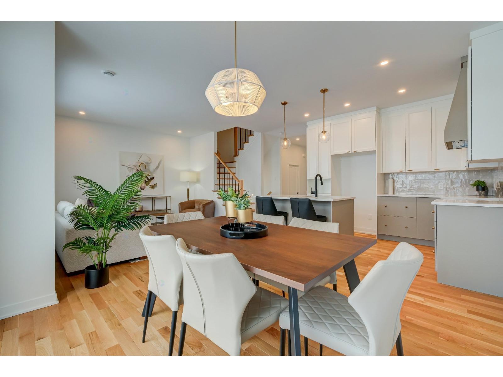 385 Rue Des Marguerites E. Property Photo 7