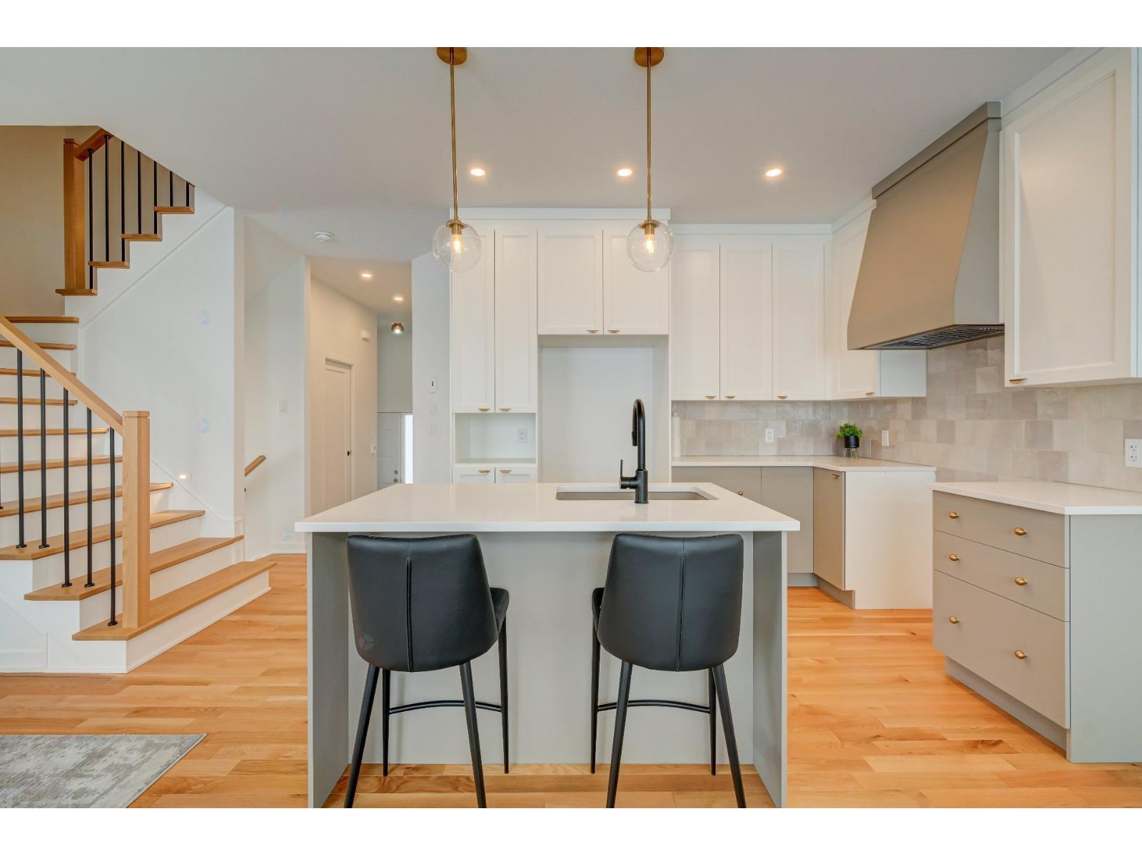 385 Rue Des Marguerites E. Property Photo 11