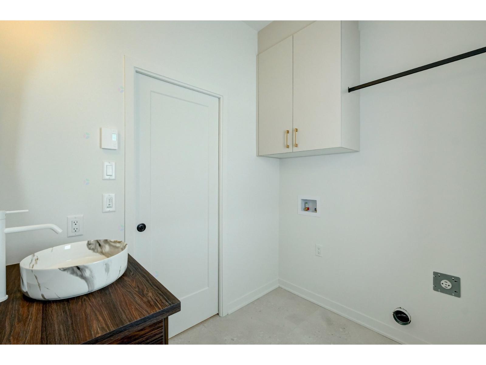 385 Rue Des Marguerites E. Property Photo 15
