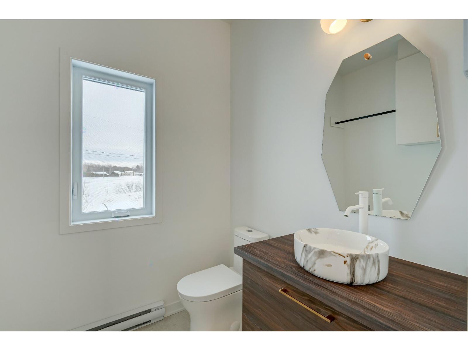 385 Rue Des Marguerites E. Property Photo 16