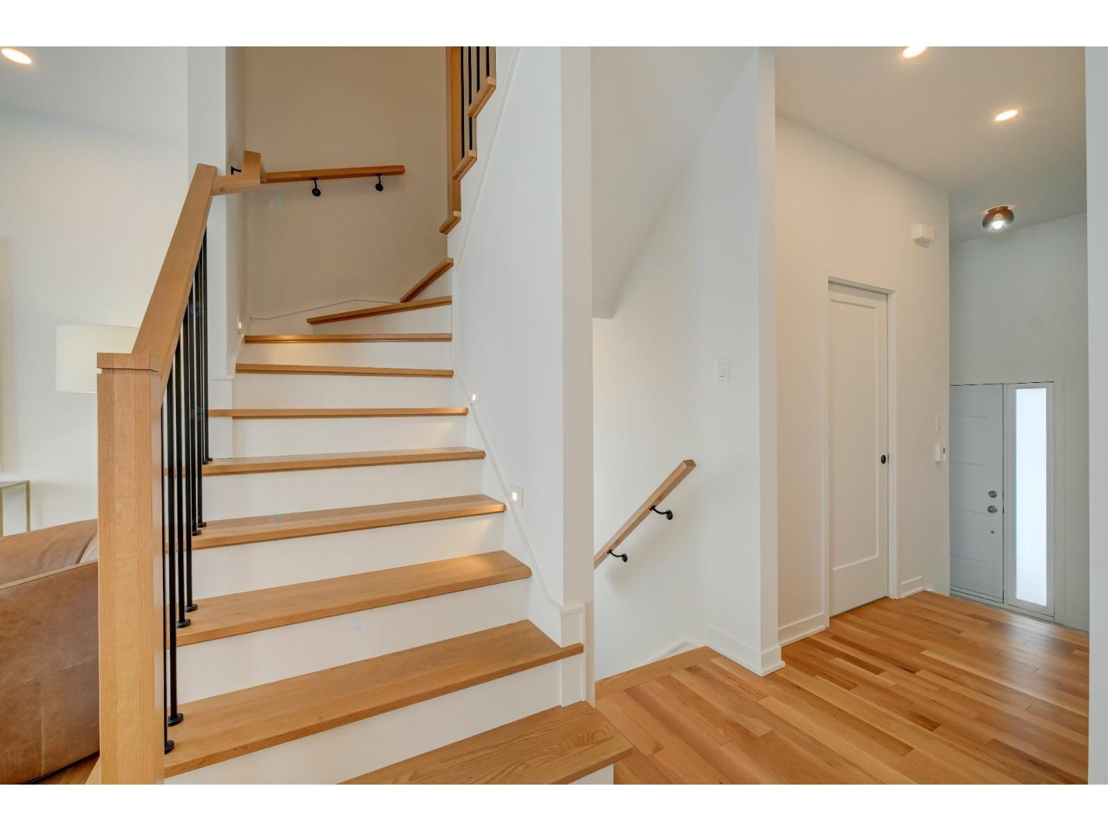 385 Rue Des Marguerites E. Property Photo 17