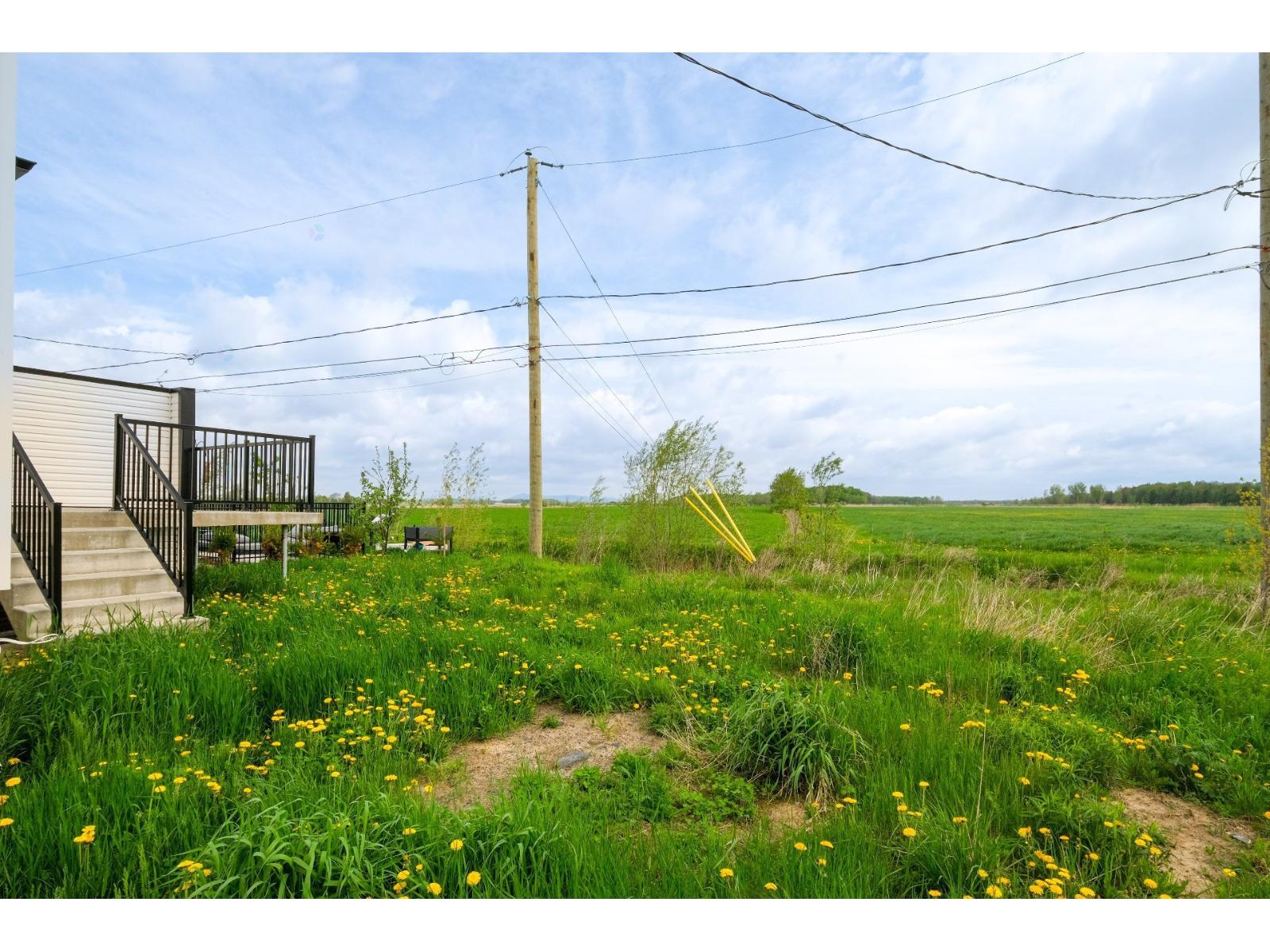 385 Rue Des Marguerites E. Property Photo 39
