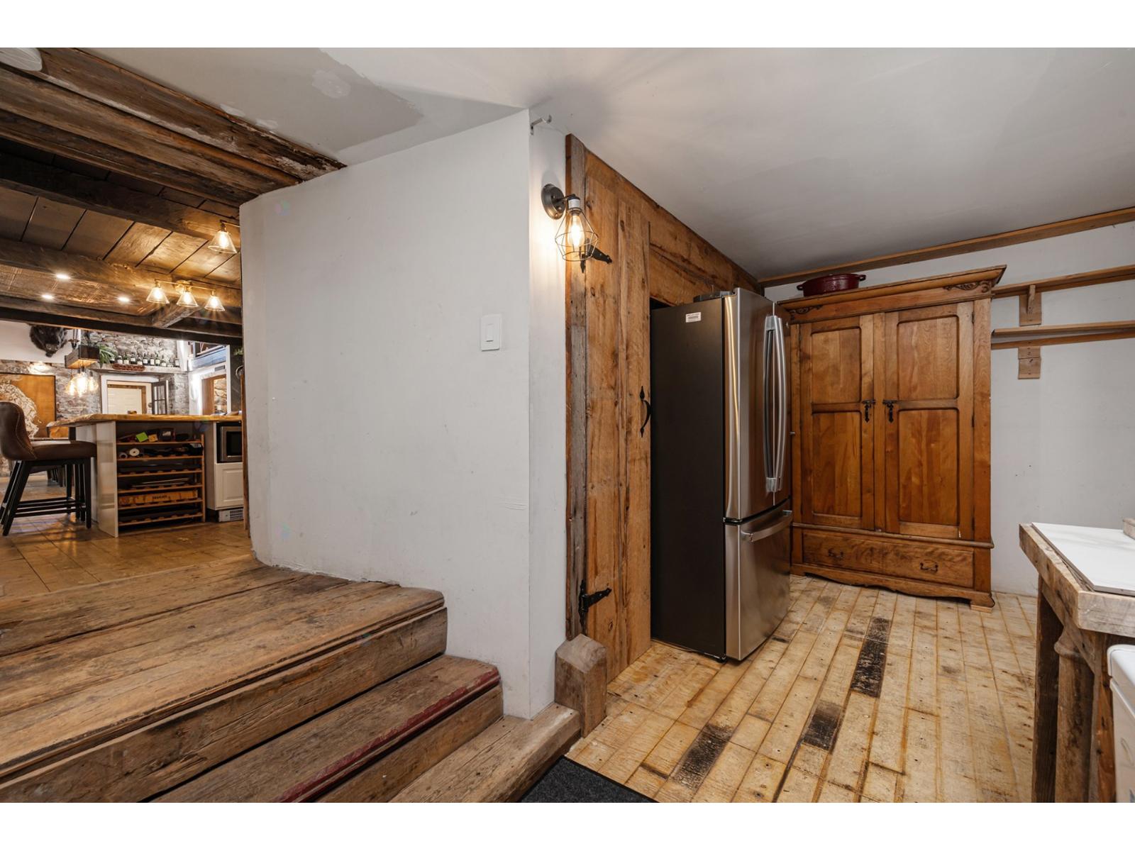 2186 Ch. Des Patriotes Property Photo 11
