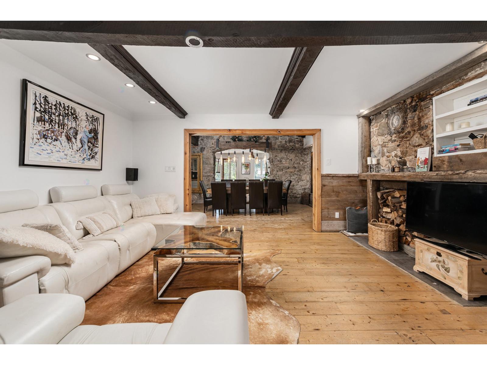 2186 Ch. Des Patriotes Property Photo 13