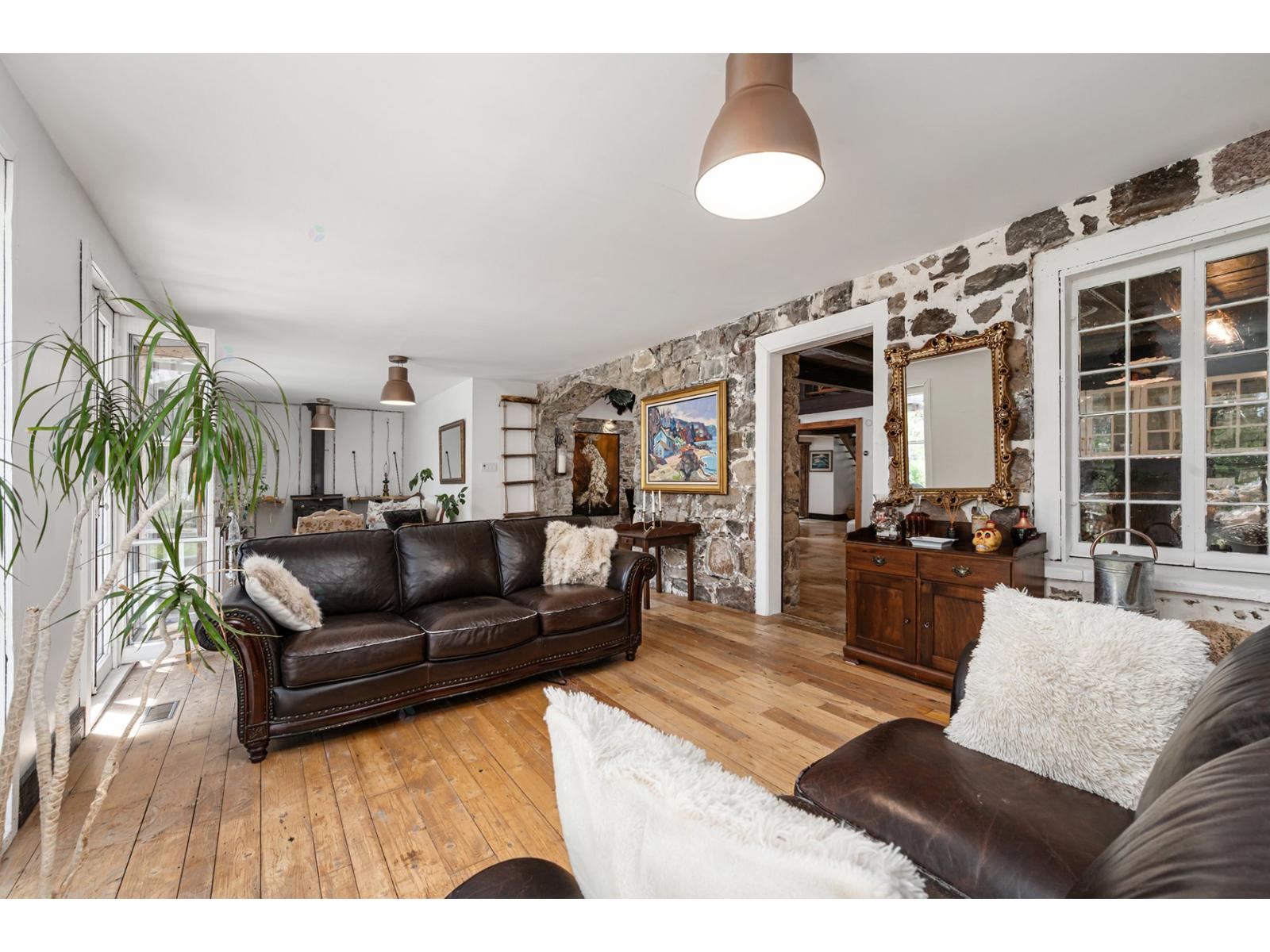 2186 Ch. Des Patriotes Property Photo 14