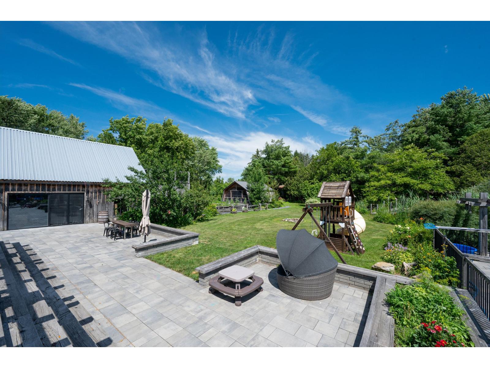 2186 Ch. Des Patriotes Property Photo 52