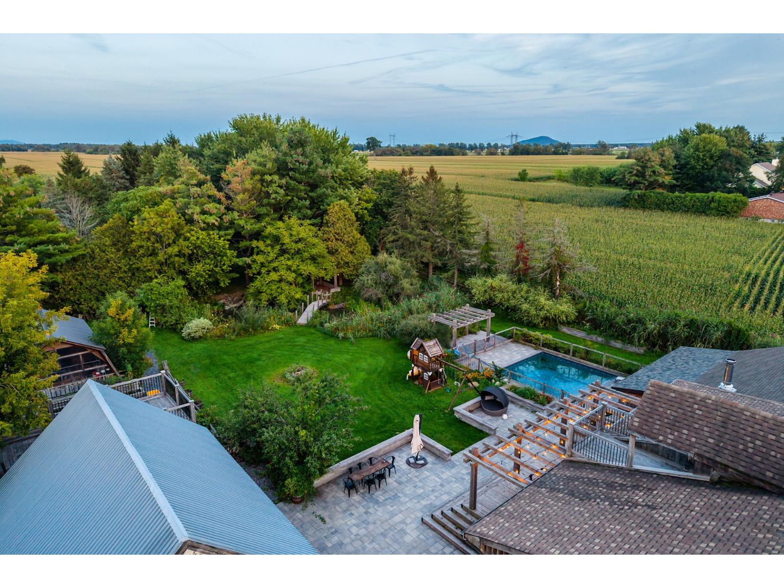 2186 Ch. Des Patriotes Property Photo 65