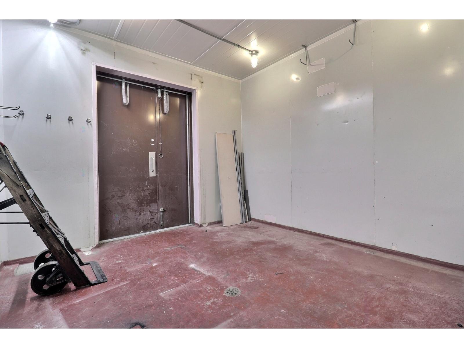 124-132 Rue St-charles-borromée S. Property Photo 35