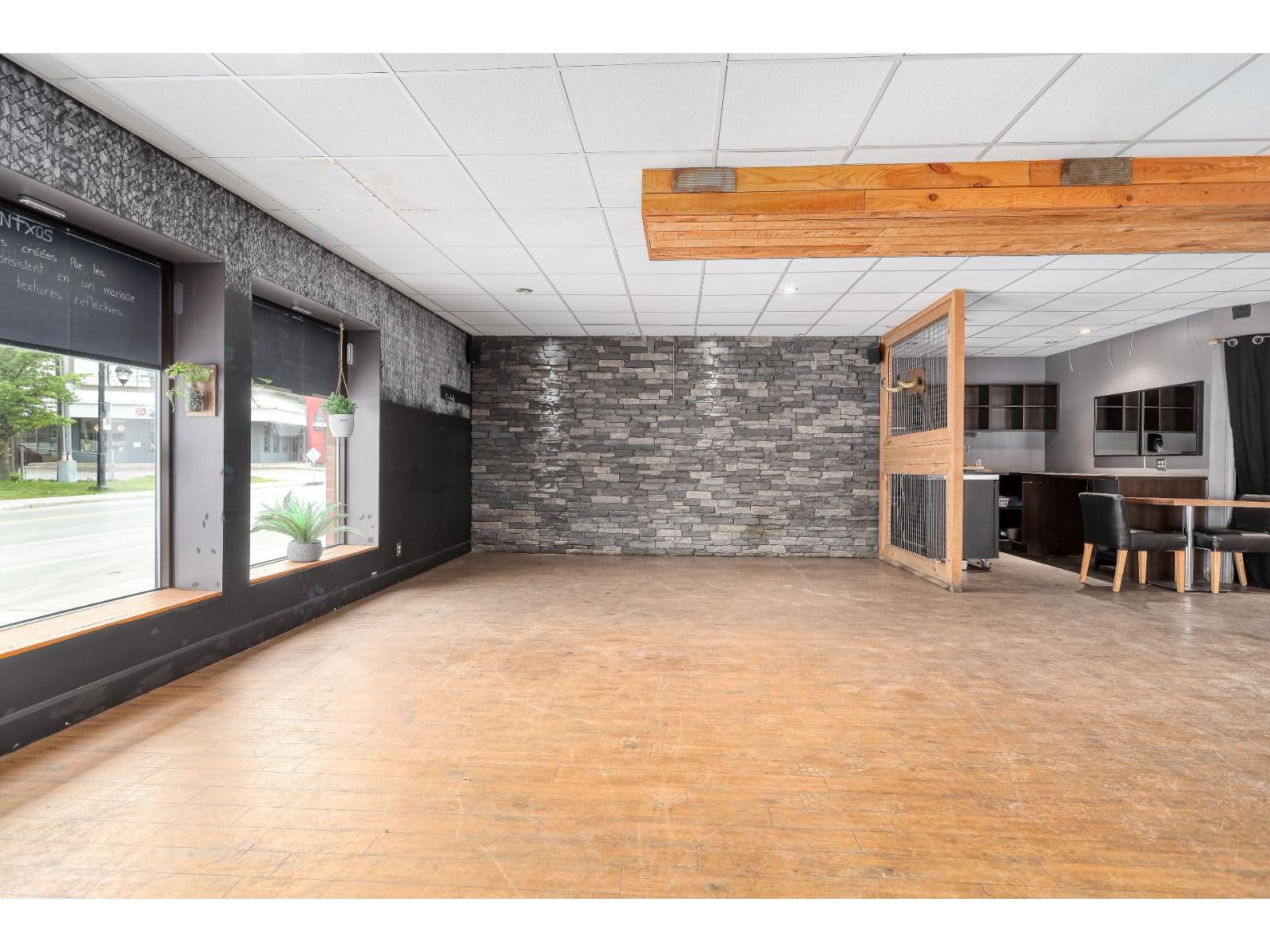 124-132 Rue St-charles-borromée S. Property Photo 38