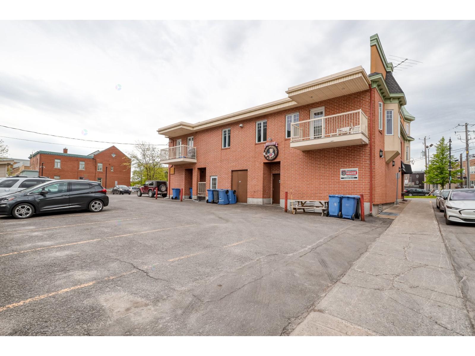 124-132 Rue St-charles-borromée S. Property Photo 42