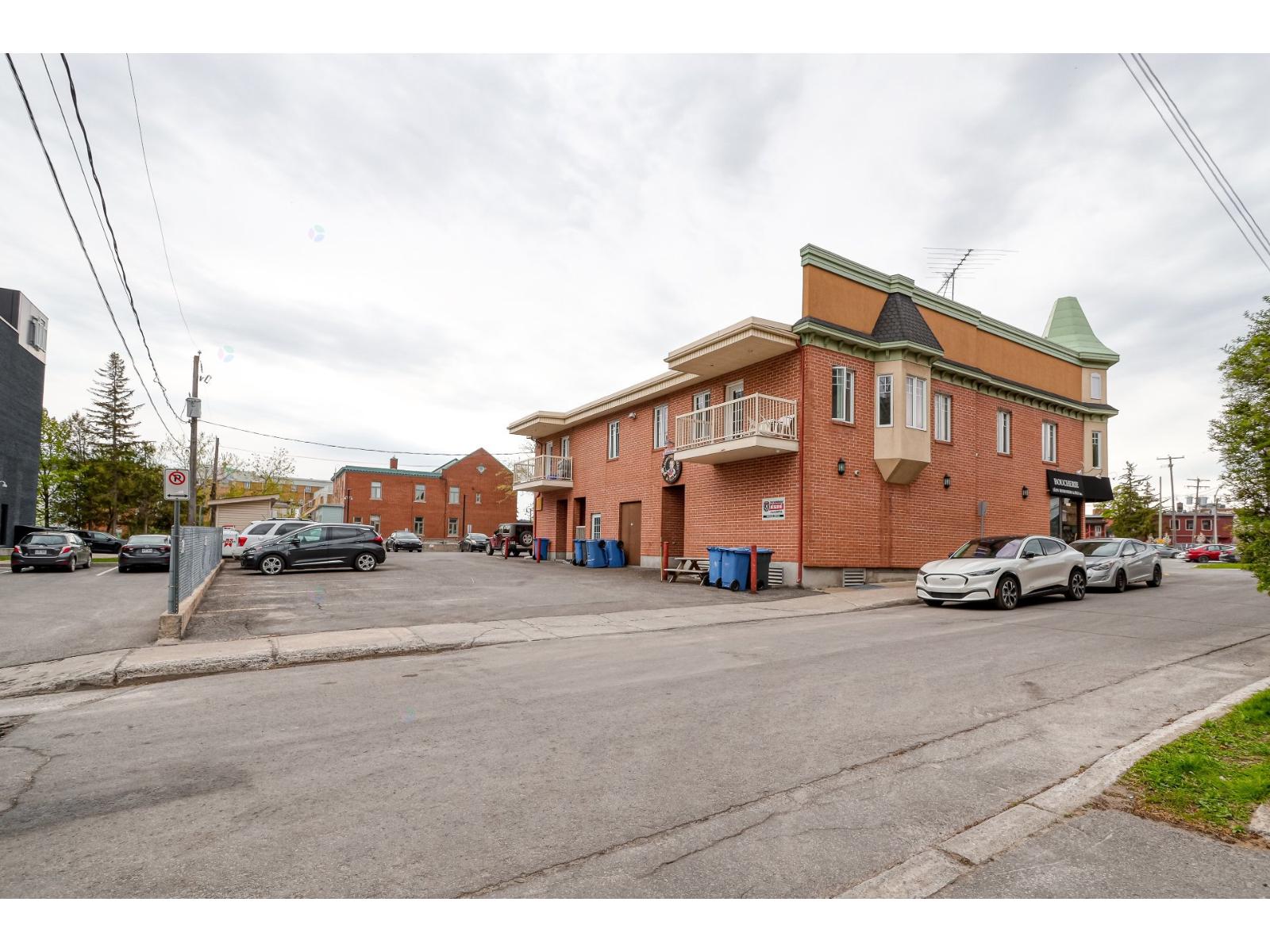 124-132 Rue St-charles-borromée S. Property Photo 44