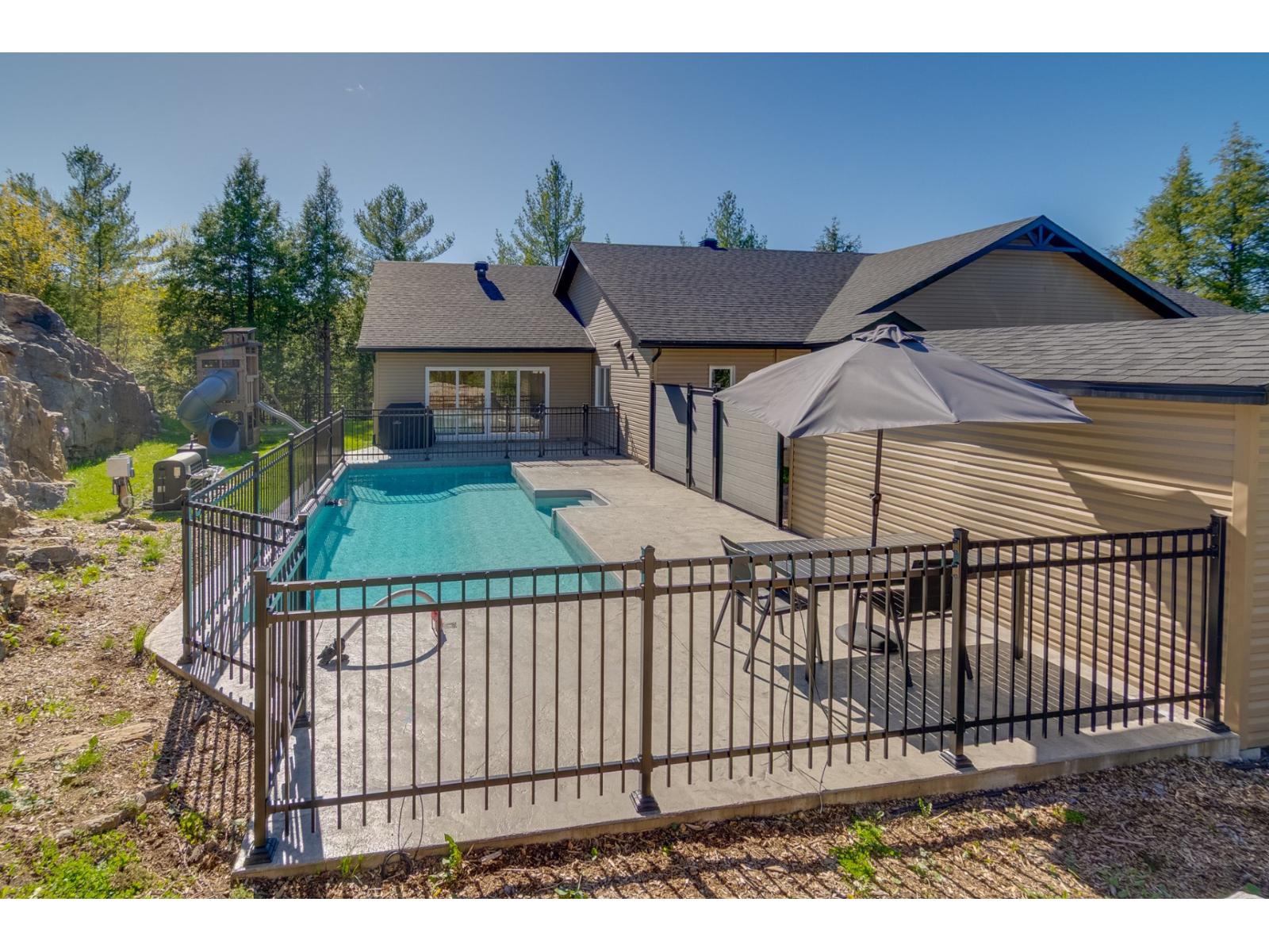 80-82 Rue Du Vallon Property Photo 14