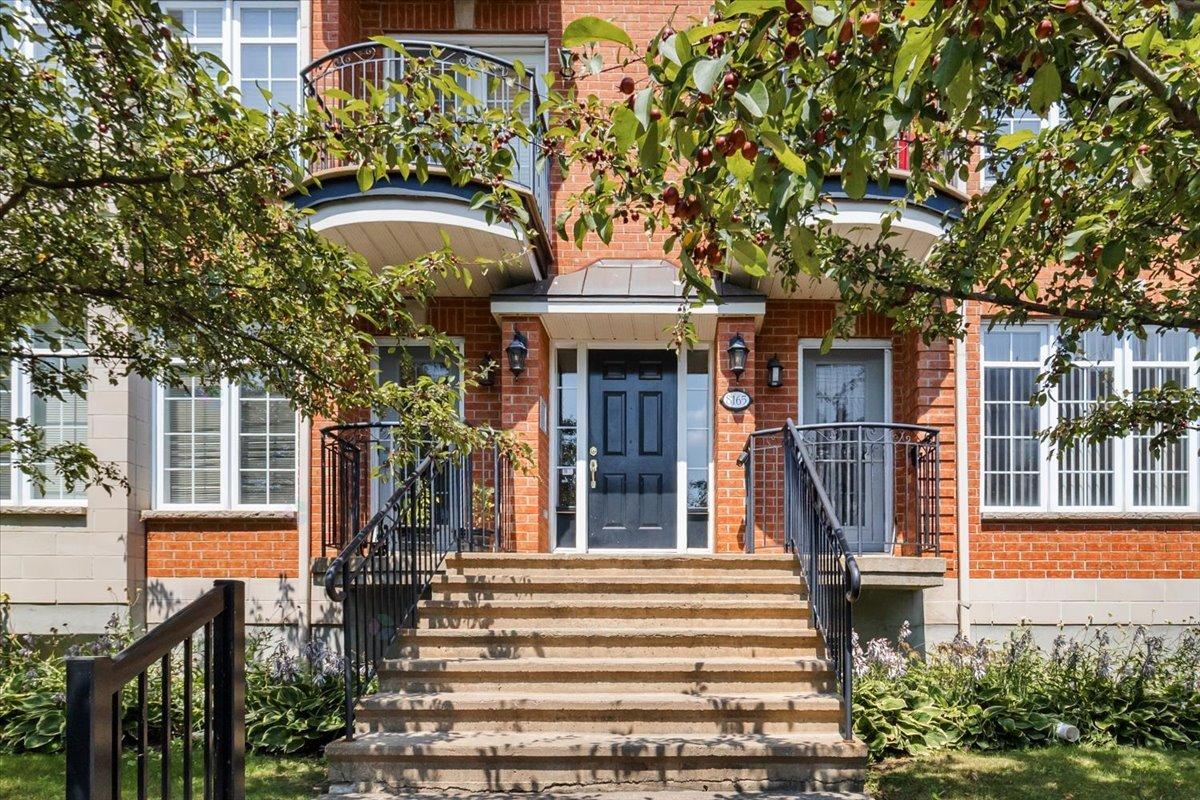 8165 Rue George, #301 Property Photo 1