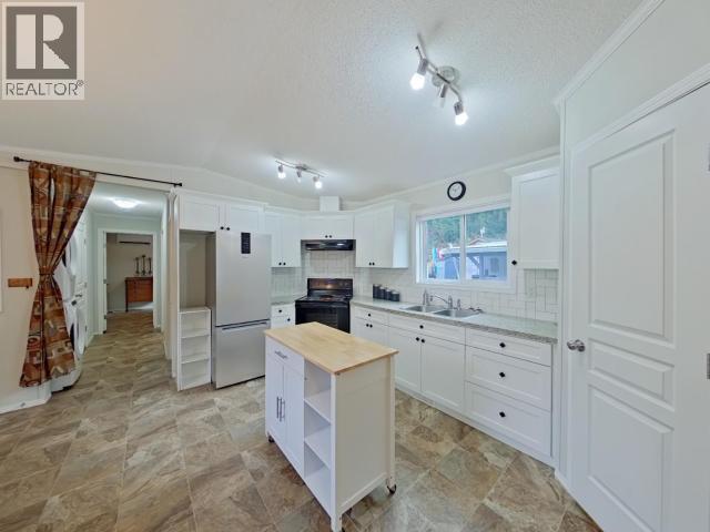 15-8425 Highway 101 Property Photo 5