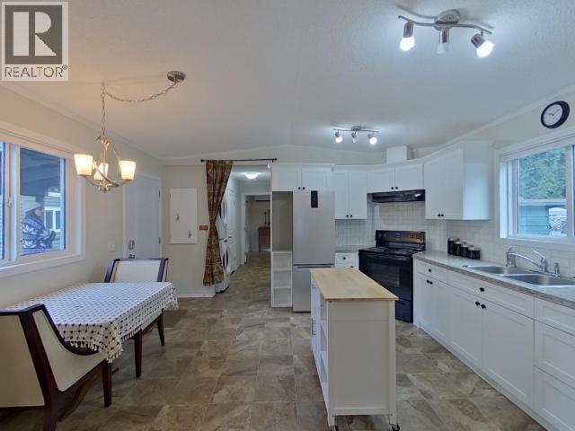 15-8425 Highway 101 Property Photo 6