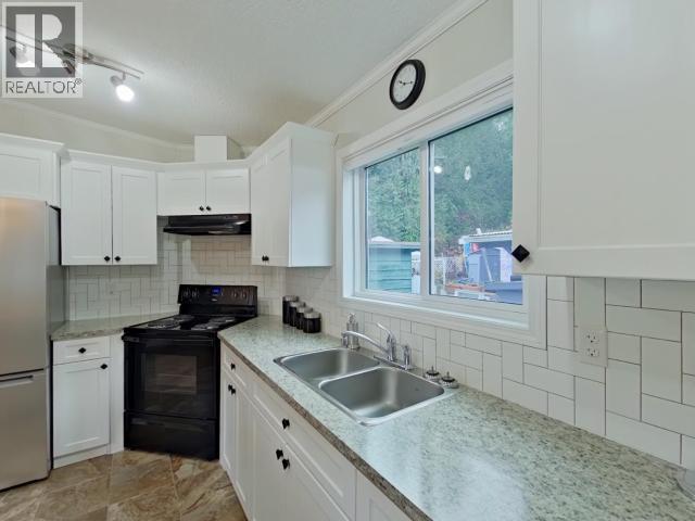 15-8425 Highway 101 Property Photo 16