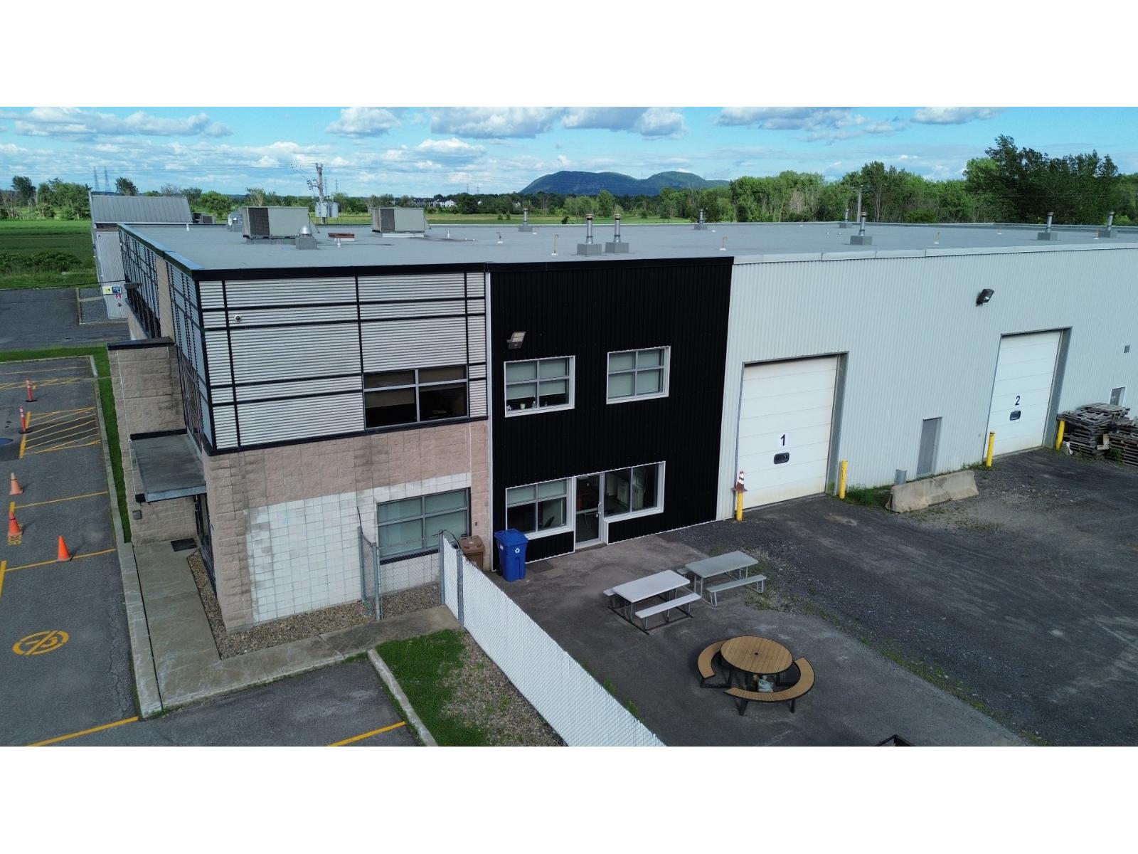 2255 Rue Bombardier Property Photo 3