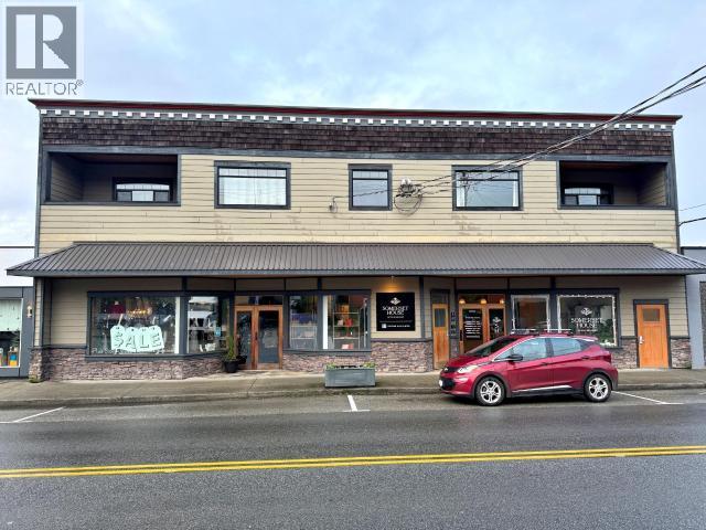 4555 MARINE AVE