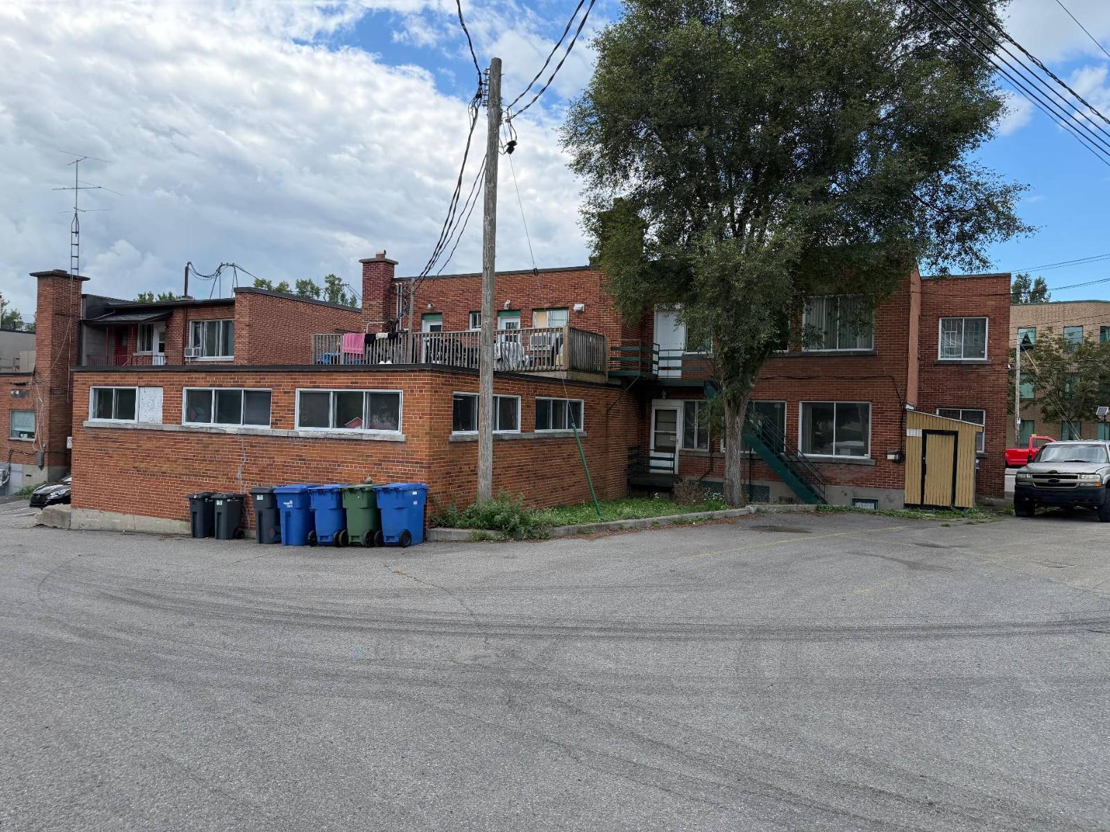 181-187 Av. Cartier Property Photo 5
