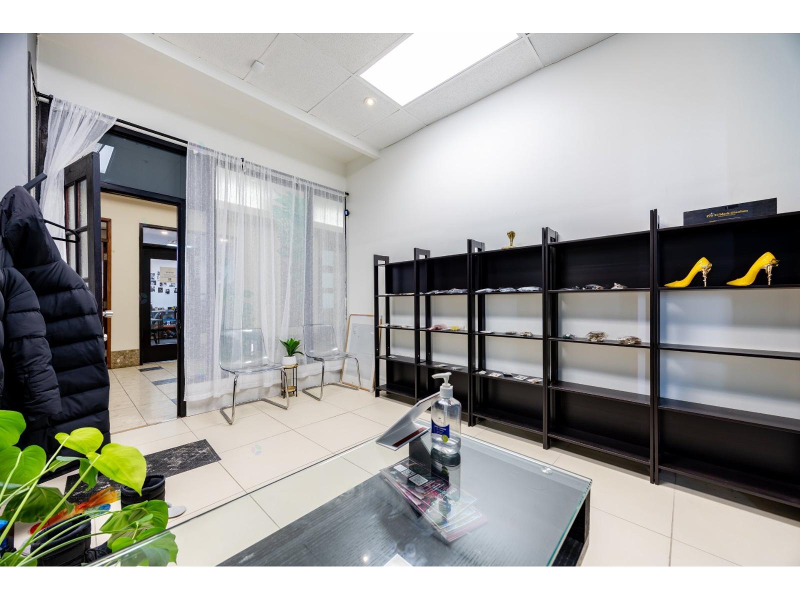 4055 Rue Ste-catherine O., #115 Property Photo 1
